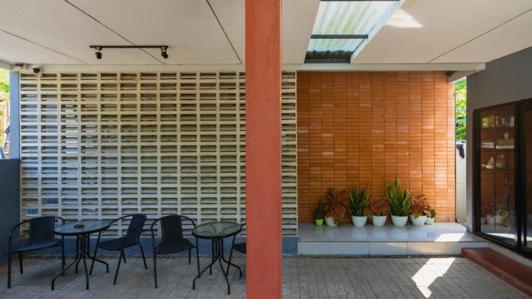 Bagian kamar indonesia standard double dan indonesia standard deluxe rubina syariah hotel purbalingga